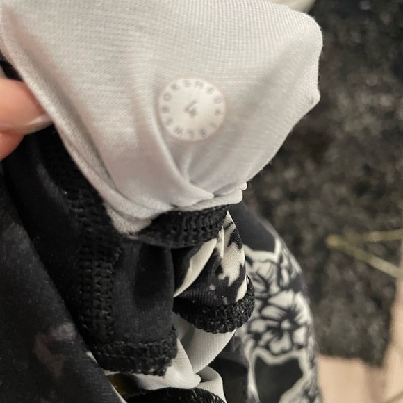 lululemon athletica Black and White Floral Leggings - Picture 9 of 12